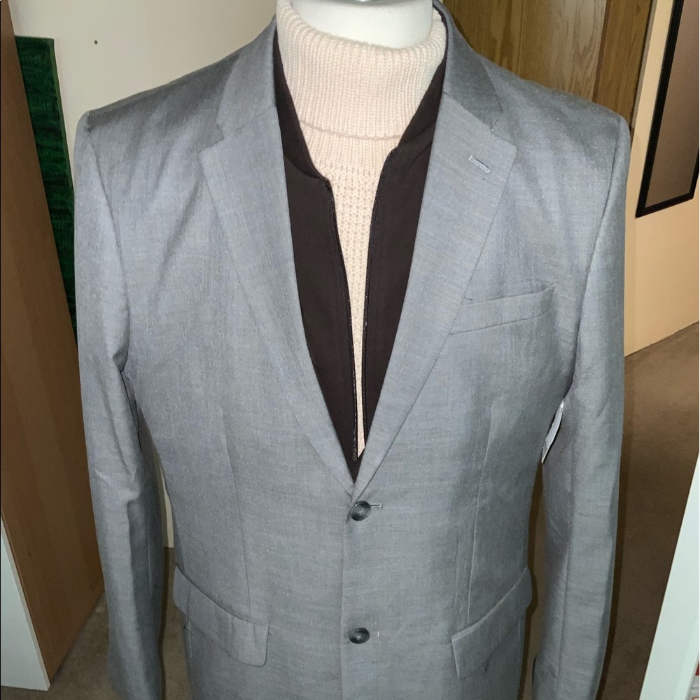 Perry Ellis Men's sports coat/ Blazer, Gray, polyester blend, size 46R.